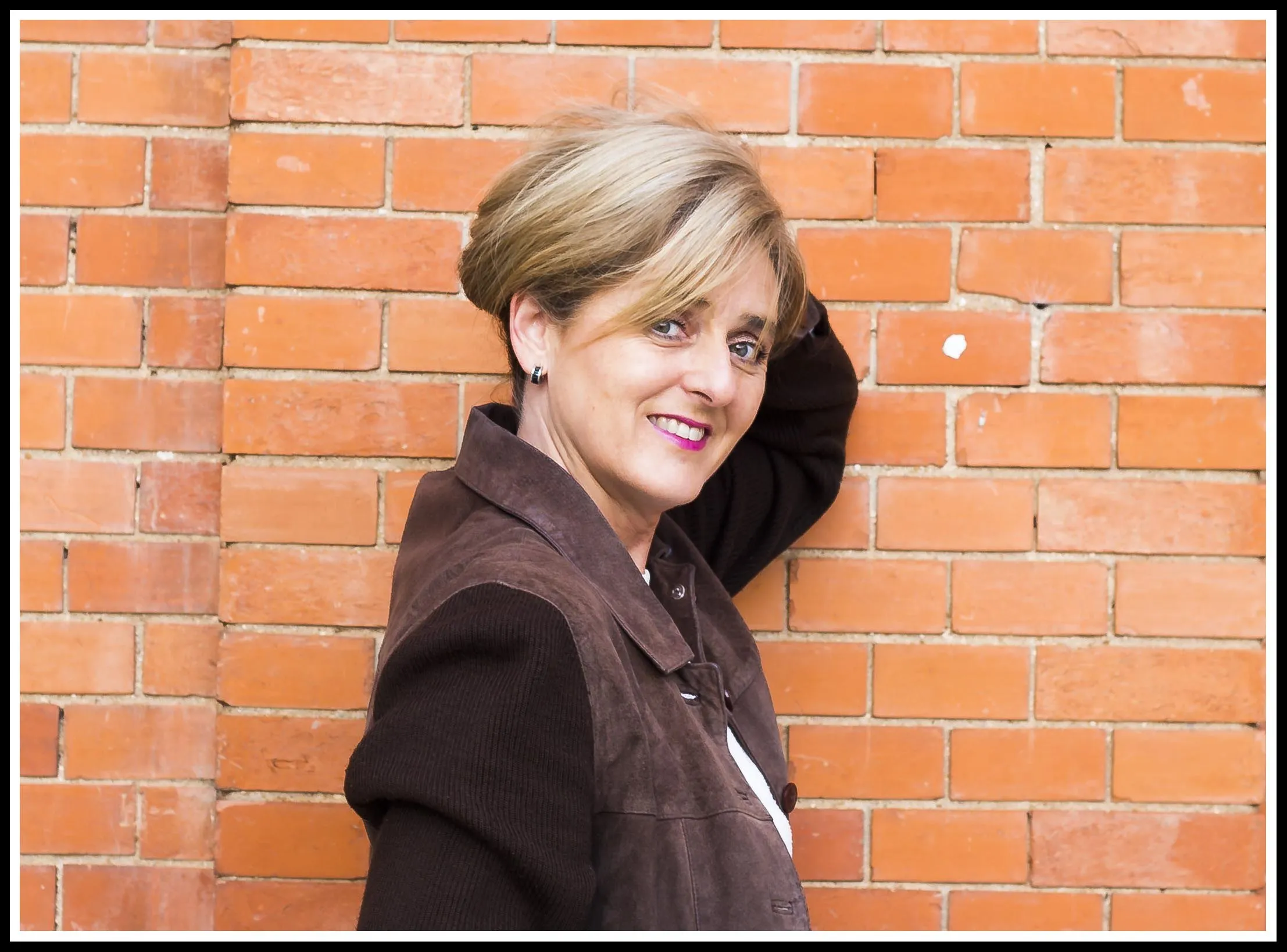 Luisa Valares — ladrillo perfil