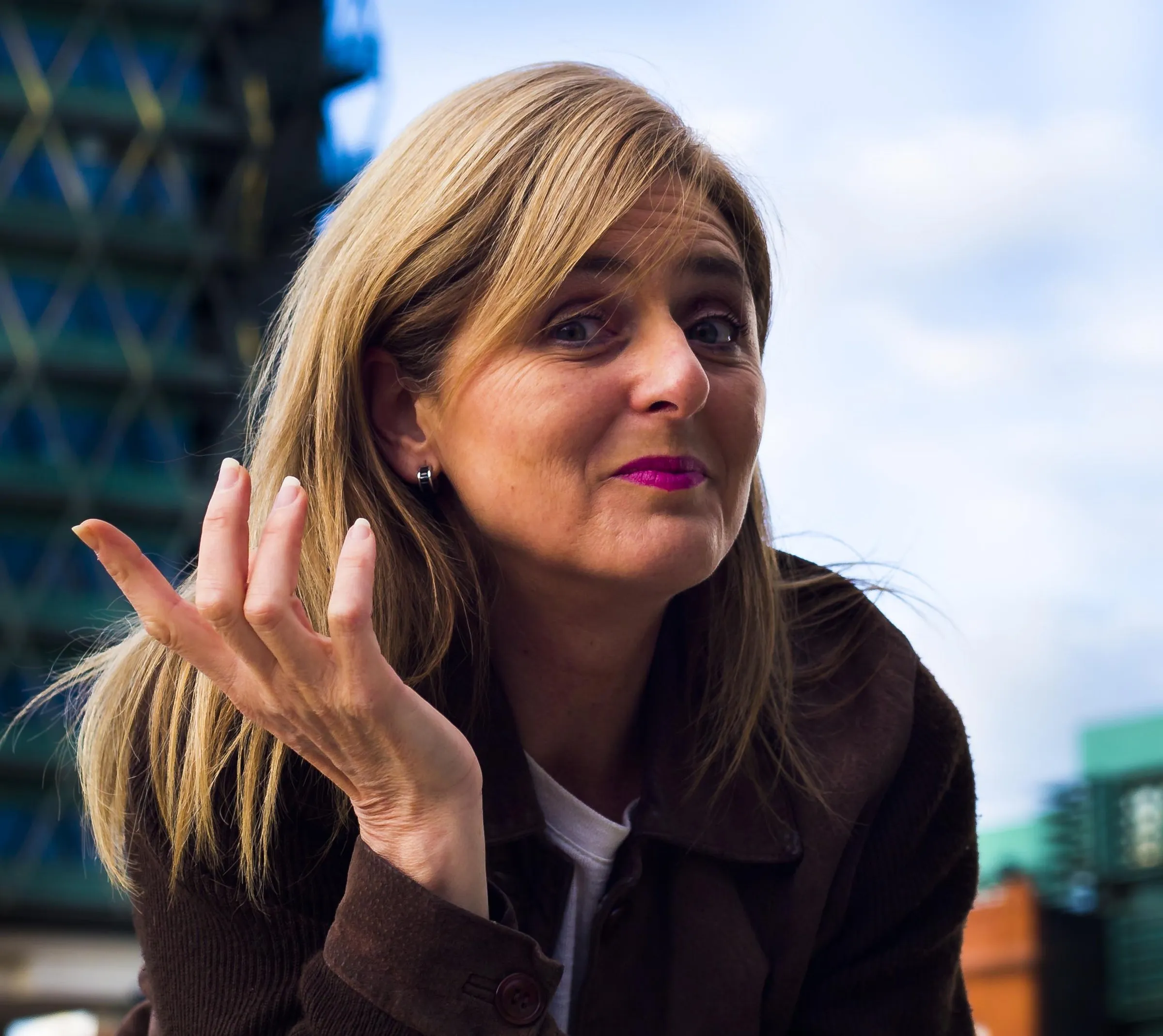 Luisa Valares — urbano manos