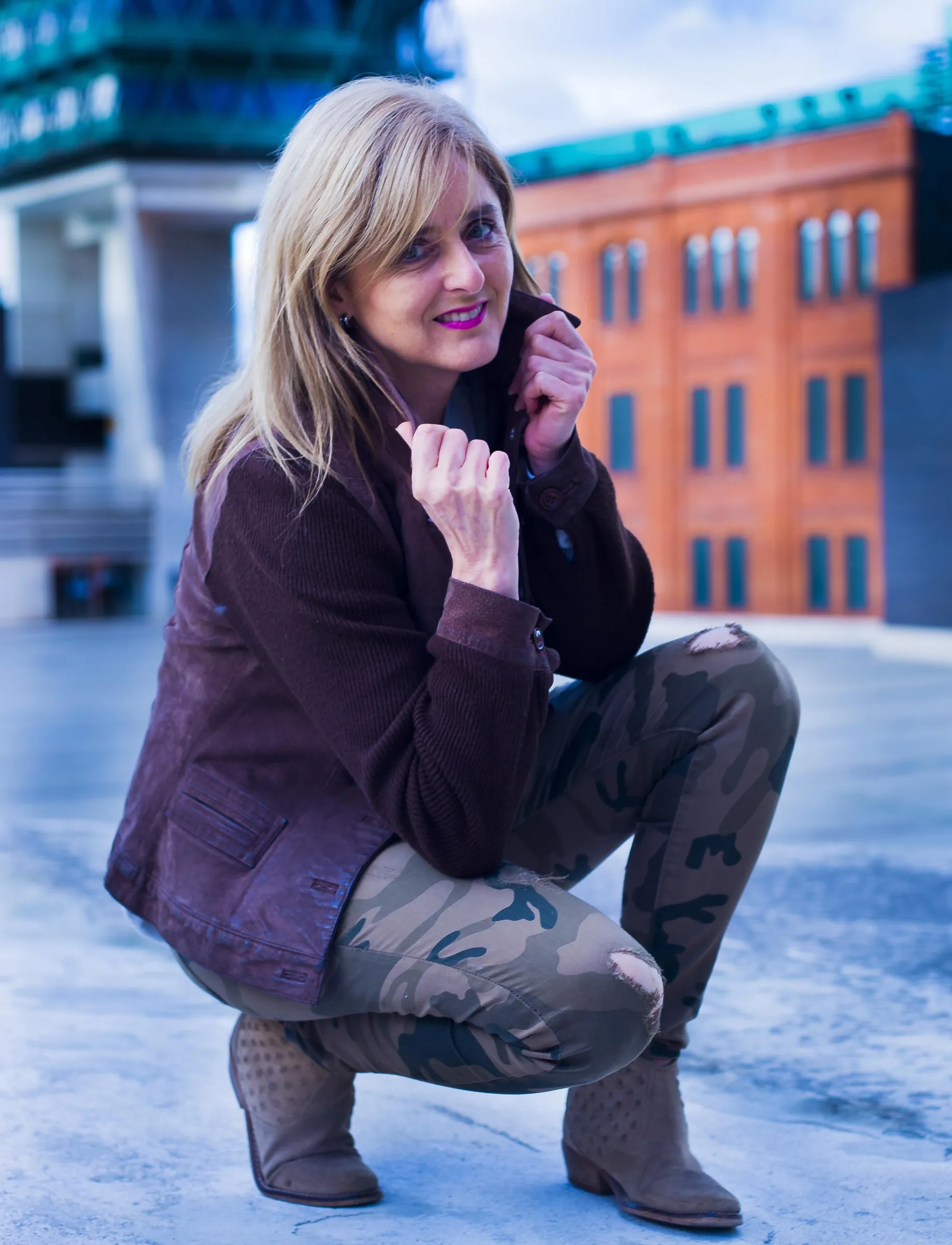 Luisa Valares — urbano cuclillas